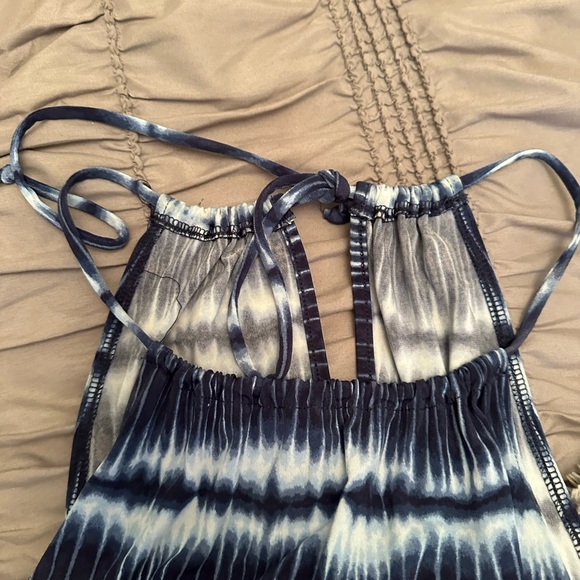 Halter neck dress - Picture 6 of 10